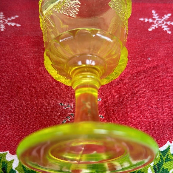 Vintage Vaseline glass a pair goblets green Shine in sunlight embossed  pattern - Picture 5 of 5